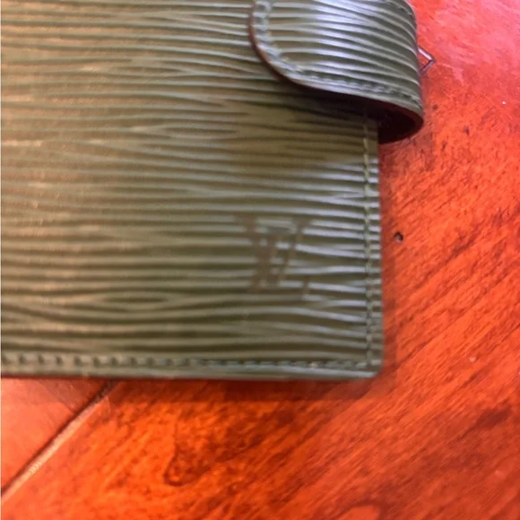 Louis Vuitton Monogram EPI Leather Wallet Green Quiet Luxury Travel Organizer - Picture 2 of 7